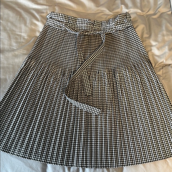 Zara Dresses & Skirts - Black and White Gingham Pleated Skirt